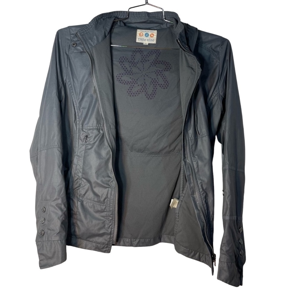 Title Nine Women’s Lightweight Jacket Hooded Gray, Small